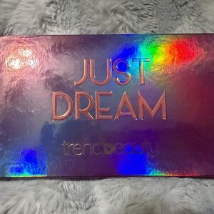 Just Dream Eyeshadow Palette - Multicolor